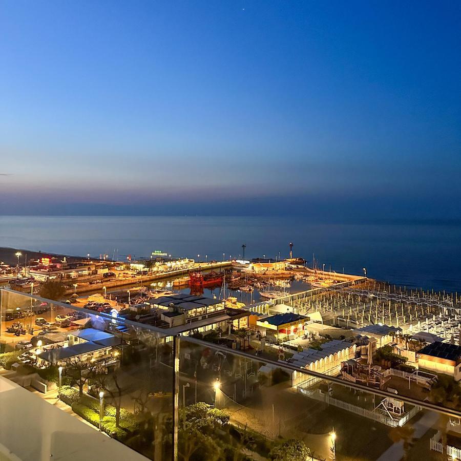 Lungomare Riccione公司